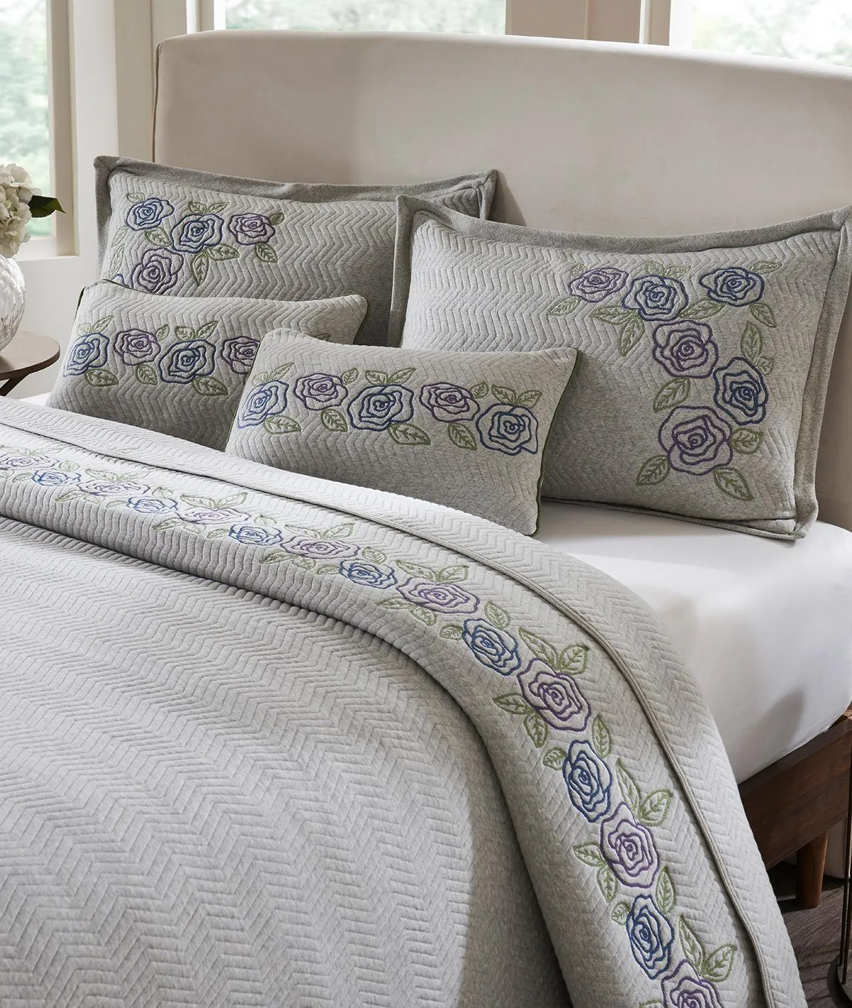 Arya Vanilla Grey Melange 100% Cotton Knitted With Polyester Filled King Size Bed Cover With 2 Pillow Covers & 2 Cushion Covers (Set of 5 Pcs)