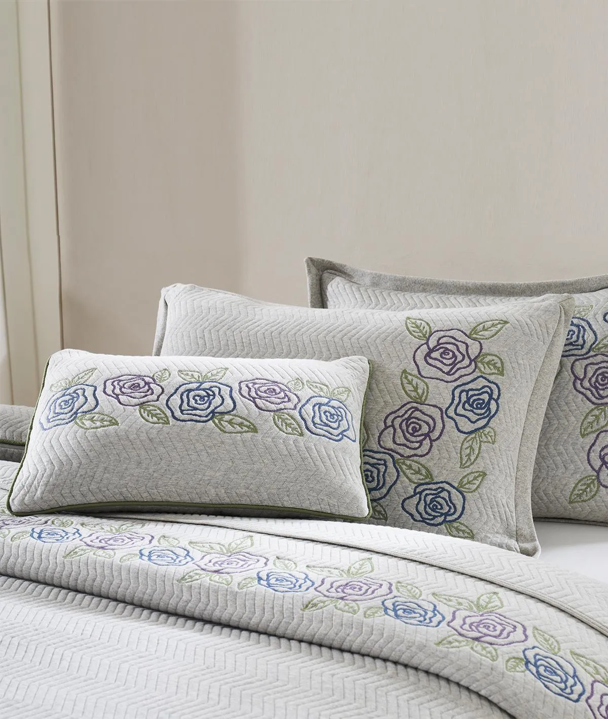 Arya Vanilla Grey Melange 100% Cotton Knitted With Polyester Filled King Size Bed Cover With 2 Pillow Covers & 2 Cushion Covers (Set of 5 Pcs)