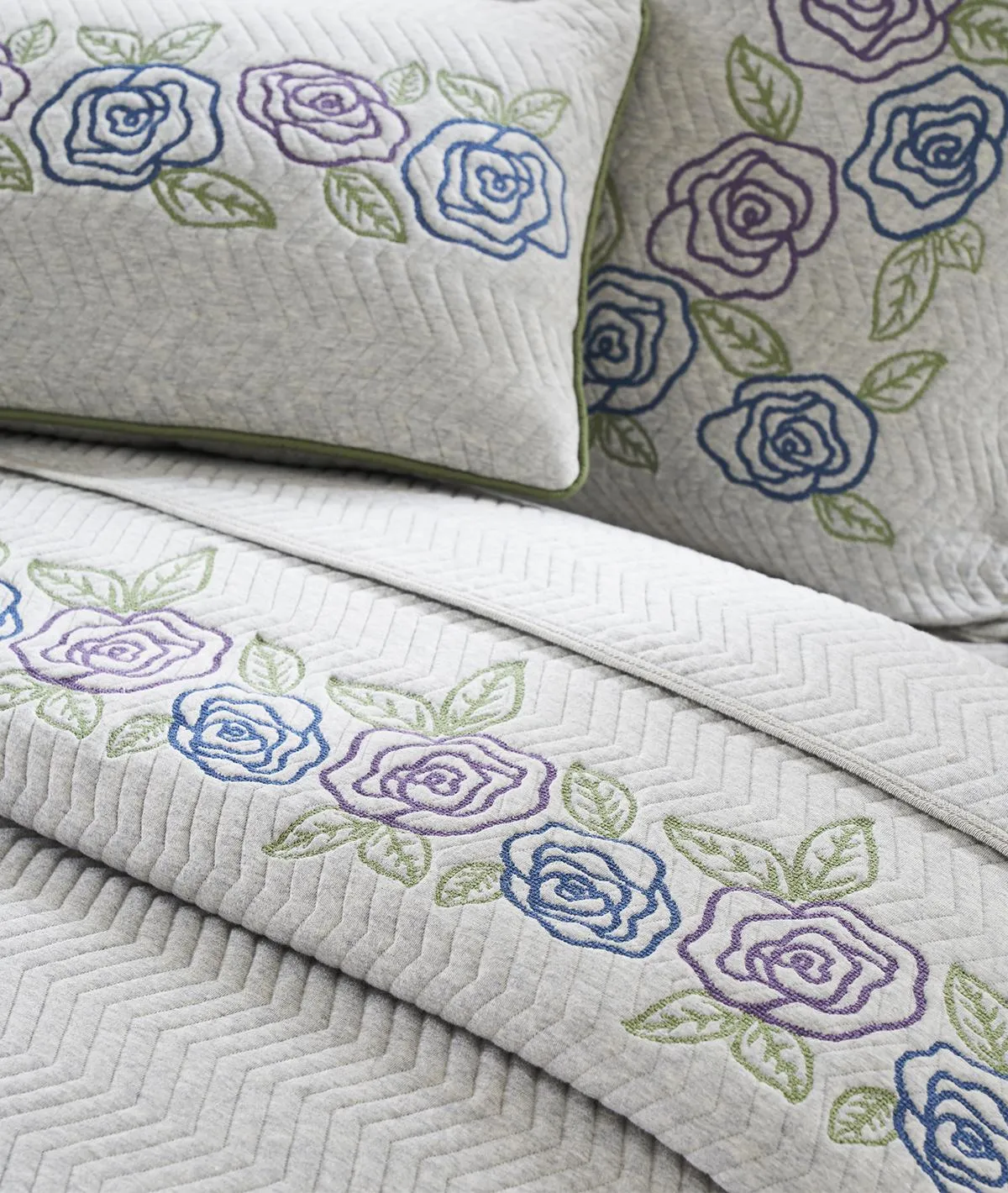 Arya Vanilla Grey Melange 100% Cotton Knitted With Polyester Filled King Size Bed Cover With 2 Pillow Covers & 2 Cushion Covers (Set of 5 Pcs)