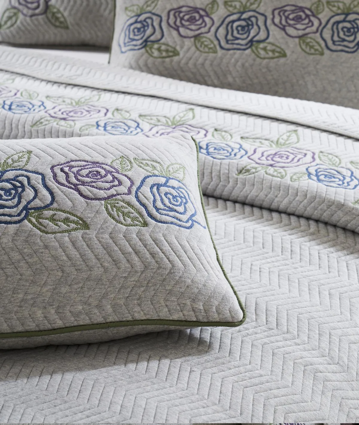 Arya Vanilla Grey Melange 100% Cotton Knitted With Polyester Filled King Size Bed Cover With 2 Pillow Covers & 2 Cushion Covers (Set of 5 Pcs)