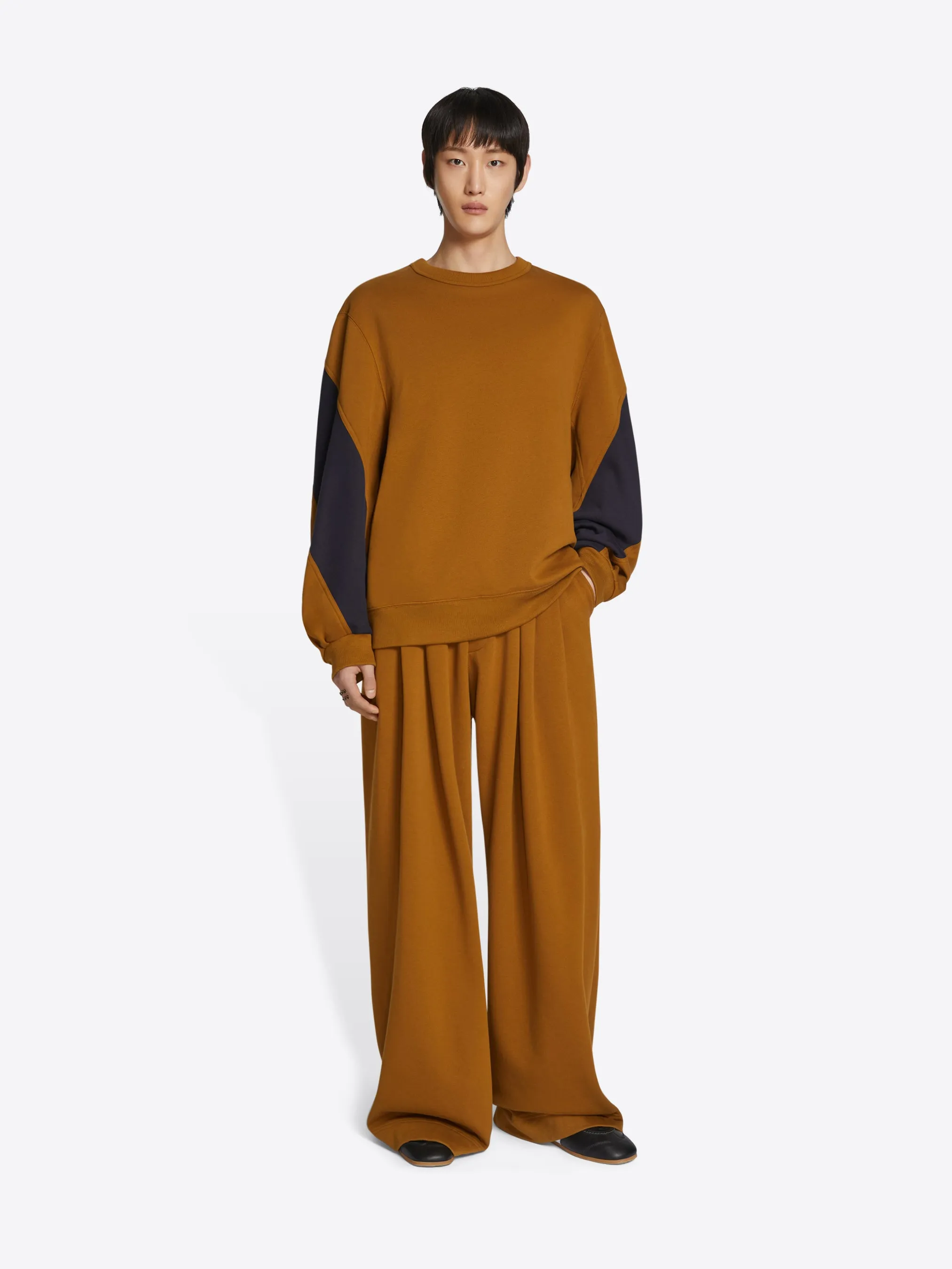 Loose fit sweatshirt