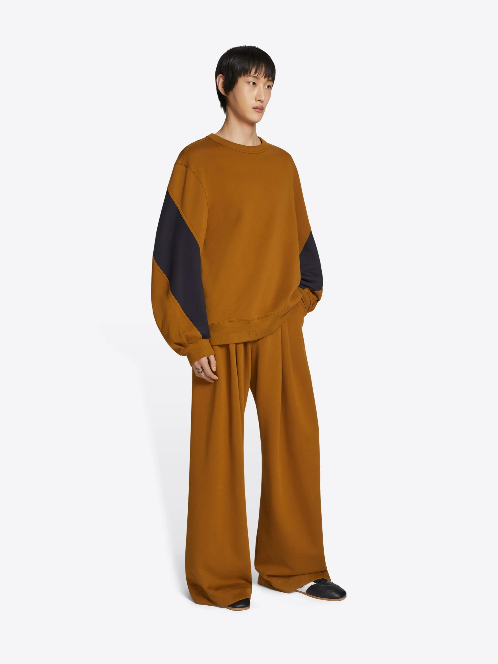 Loose fit sweatshirt