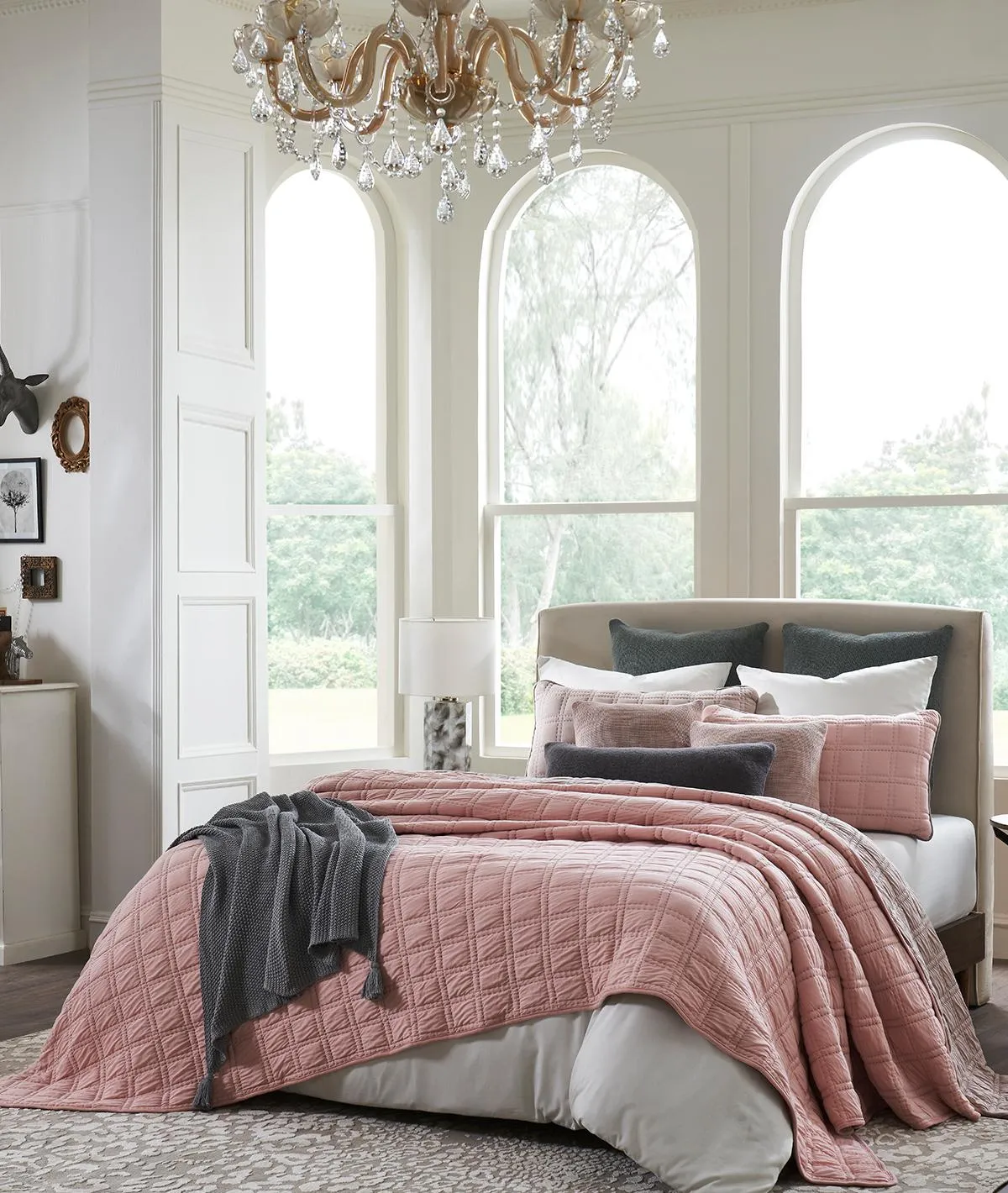 Miraya- Pink Pearl 100% Cotton Knitted With Polyester Filled King Size Bed Cover With 2 Pillow Covers & 2 Cushion Covers in Fabric Bag Packaging (Set of 6 Pcs)