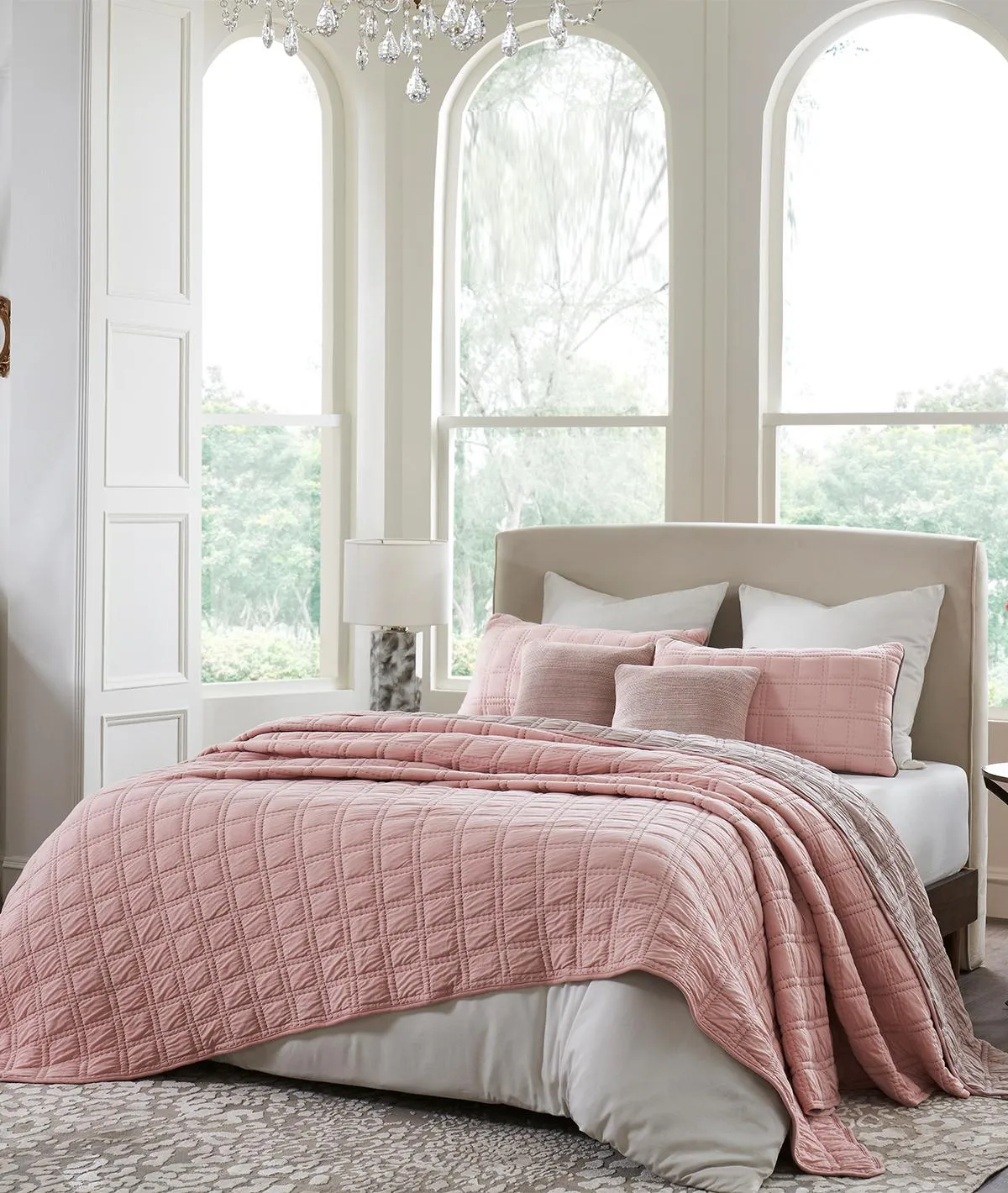 Miraya- Pink Pearl 100% Cotton Knitted With Polyester Filled King Size Bed Cover With 2 Pillow Covers & 2 Cushion Covers in Fabric Bag Packaging (Set of 6 Pcs)
