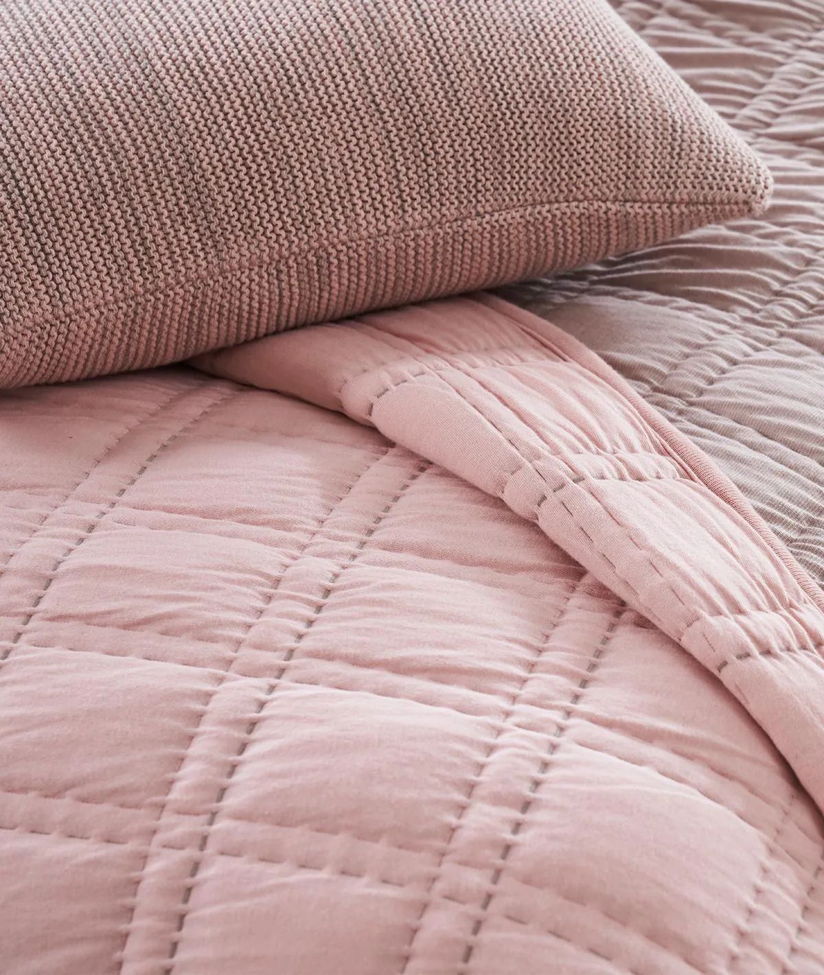 Miraya- Pink Pearl 100% Cotton Knitted With Polyester Filled King Size Bed Cover With 2 Pillow Covers & 2 Cushion Covers in Fabric Bag Packaging (Set of 6 Pcs)